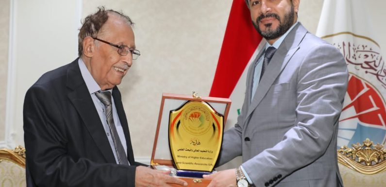 The Minister of Education honors the professor of linguistic and Quranic studies, Dr. Fadel Saleh Al-Samarrai