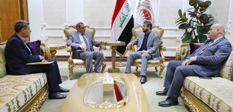 The Minister of Education receives the head of the Political Prisoners Foundation and stresses the importance of cooperation and integration in the scientific and training programs that support them