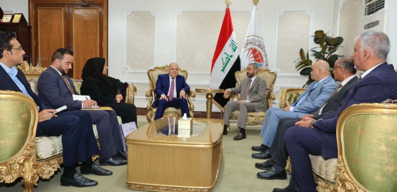 The Minister of Education receives the Secretary of the Association of Arab Universities and calls for holding its general conference in Baghdad